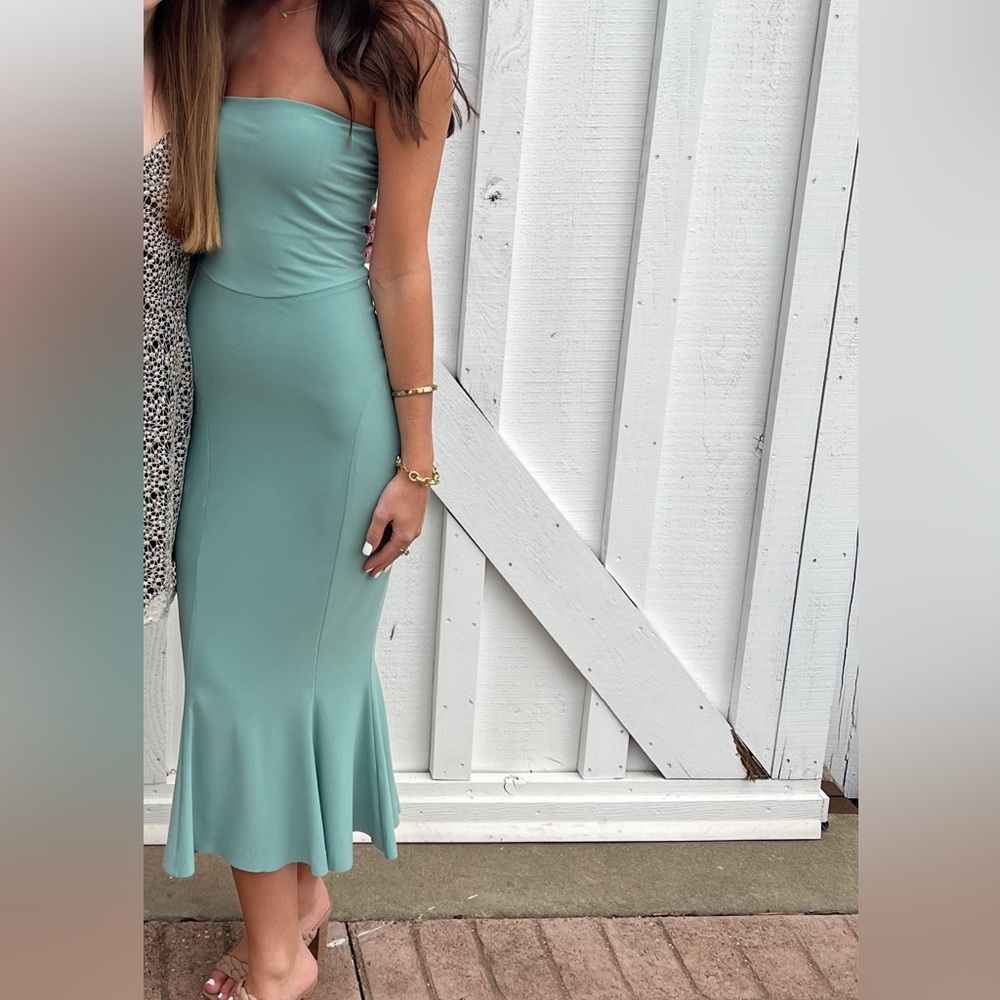 Norma Kamali strapless fishtail midi dress - Picture 4 of 8